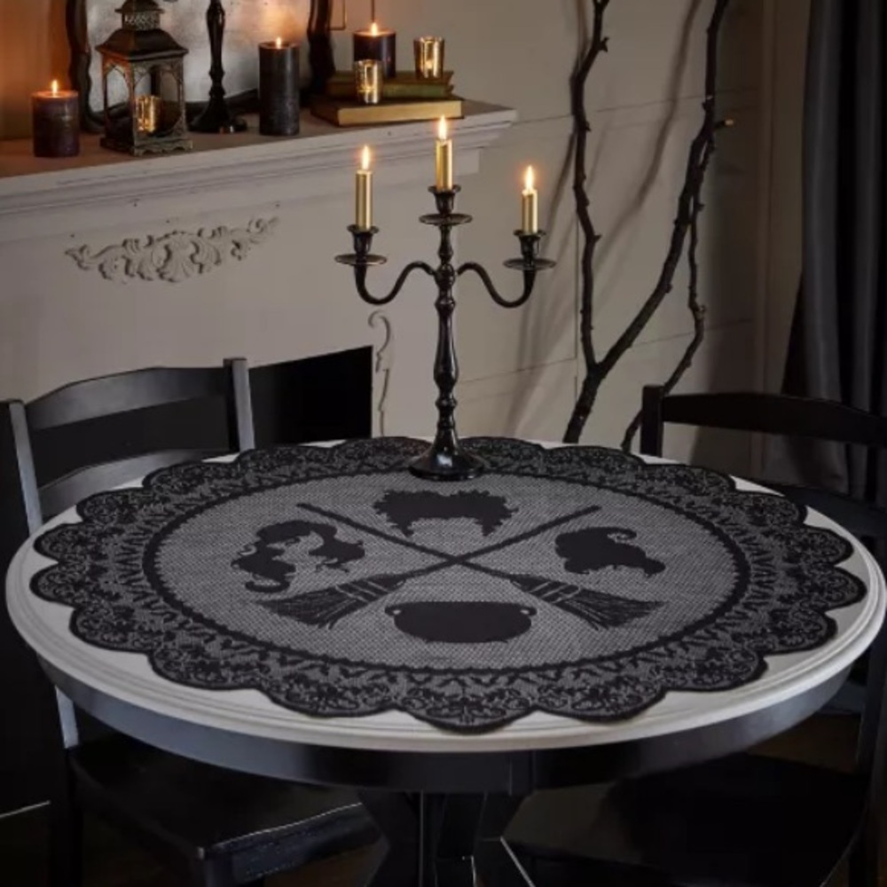🧙🏽‍♀️Hocus Pocus Sanderson Sisters Tablecloth (NIB) 🧙